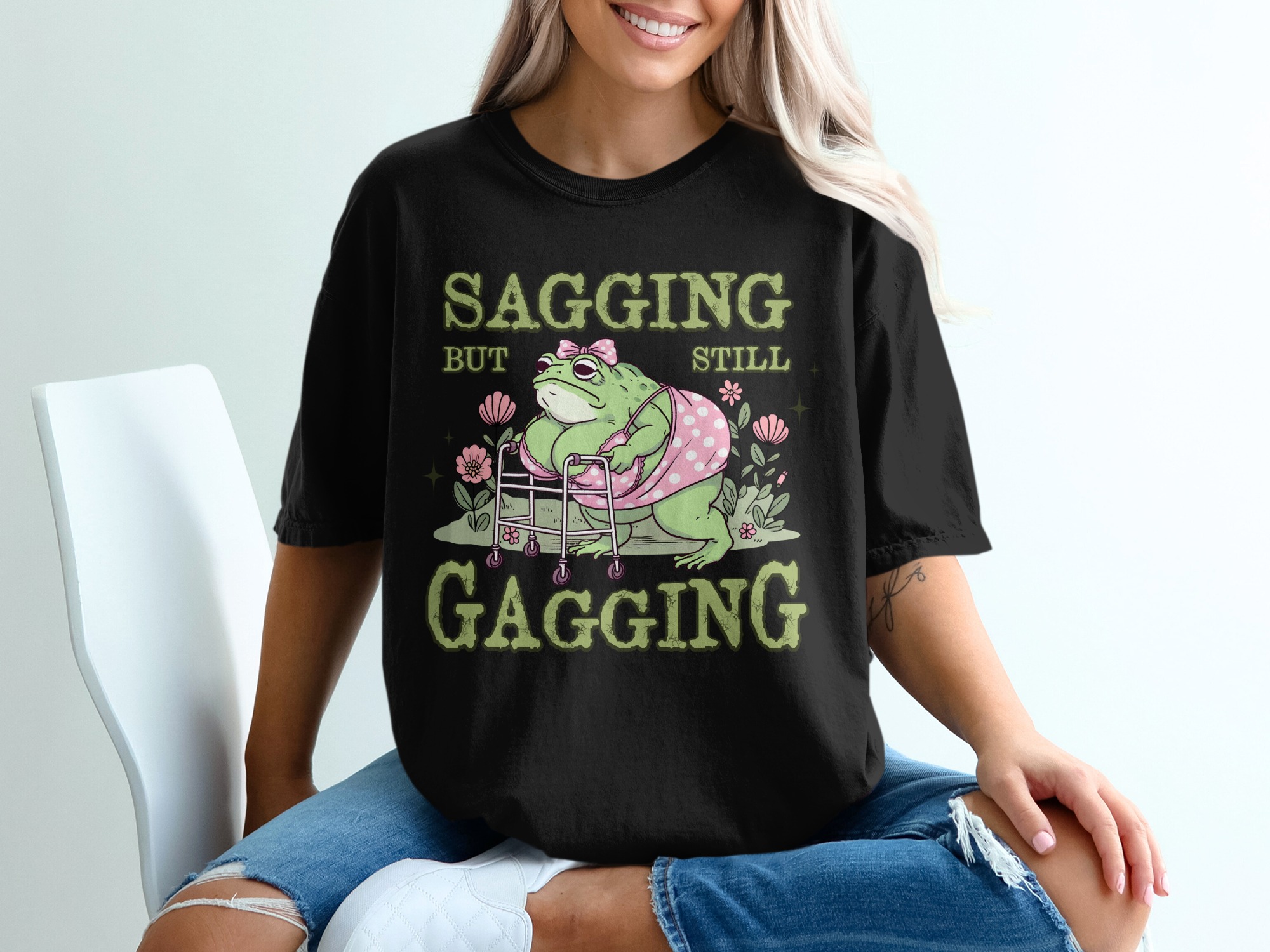 Sagging But Still Gagging Frog T-Shirt, Funny Grandma Frog, Comfort Colors Tee, Quirky Froggy, Birthday Gift, Unique Graphic Tee - Image 3