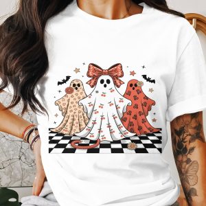 Spooky Ghost T-Shirt, Retro Halloween Tee, Cute Ghost Shirt, Halloween Party Shirt, Fall Shirt, Trendy Shirt, Funny Halloween Gift