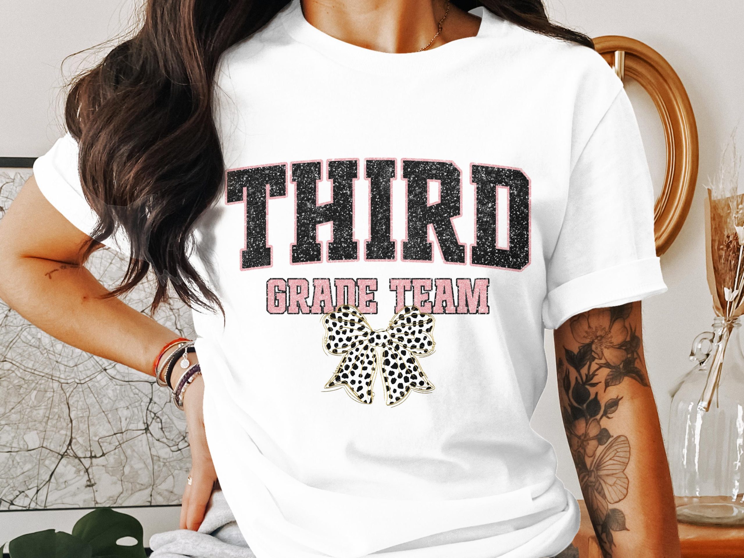 Third Grade Team Design with Bow Decoration Trendy T-Shirt