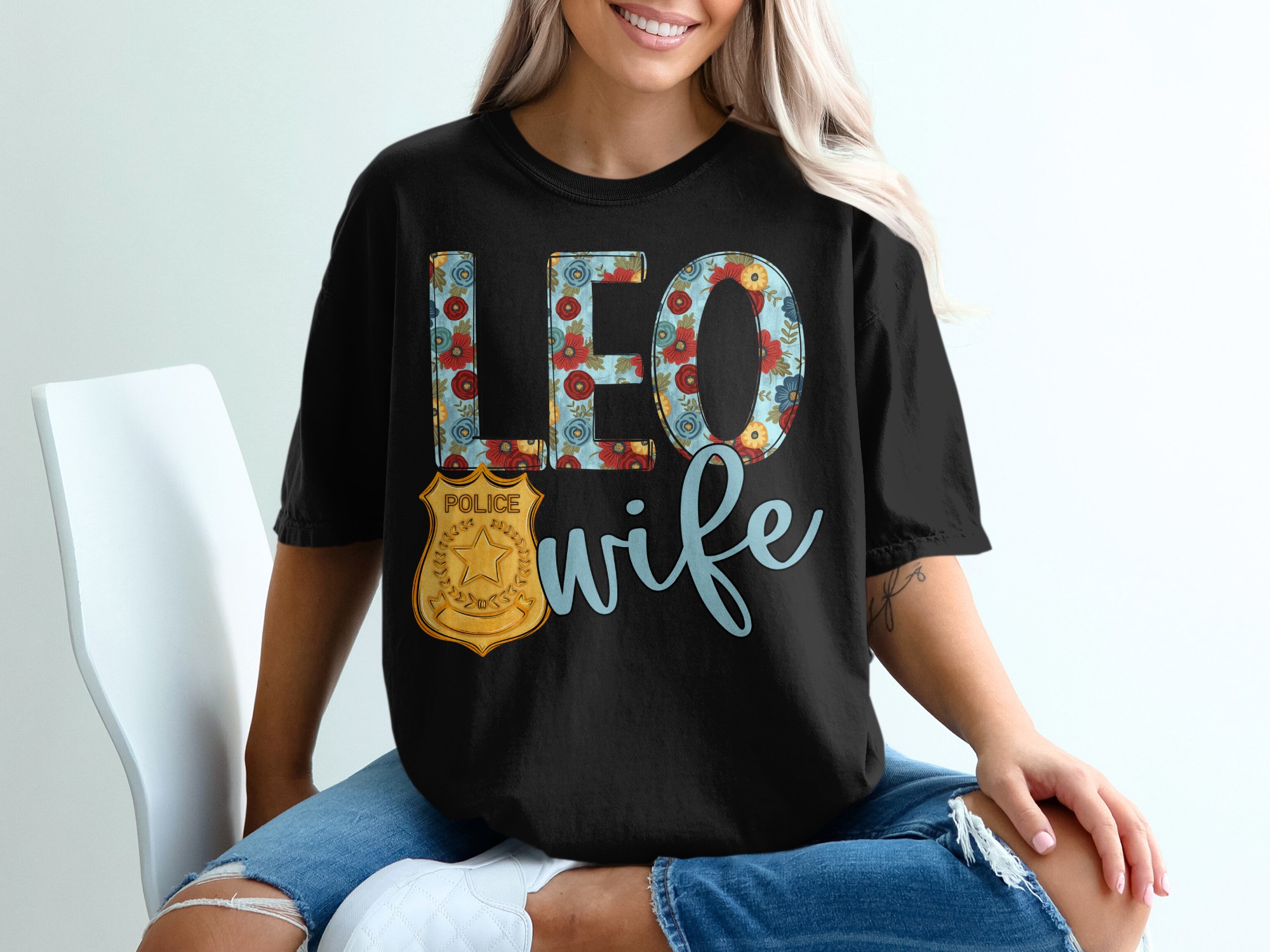 Leo Wife T-Shirt, Police Wife Shirt, Floral Leo Sign TShirt, Wife Tee, Law Enforcement T-Shirt, Thin Blue Line Shirt, Zodiac Gift - Image 2