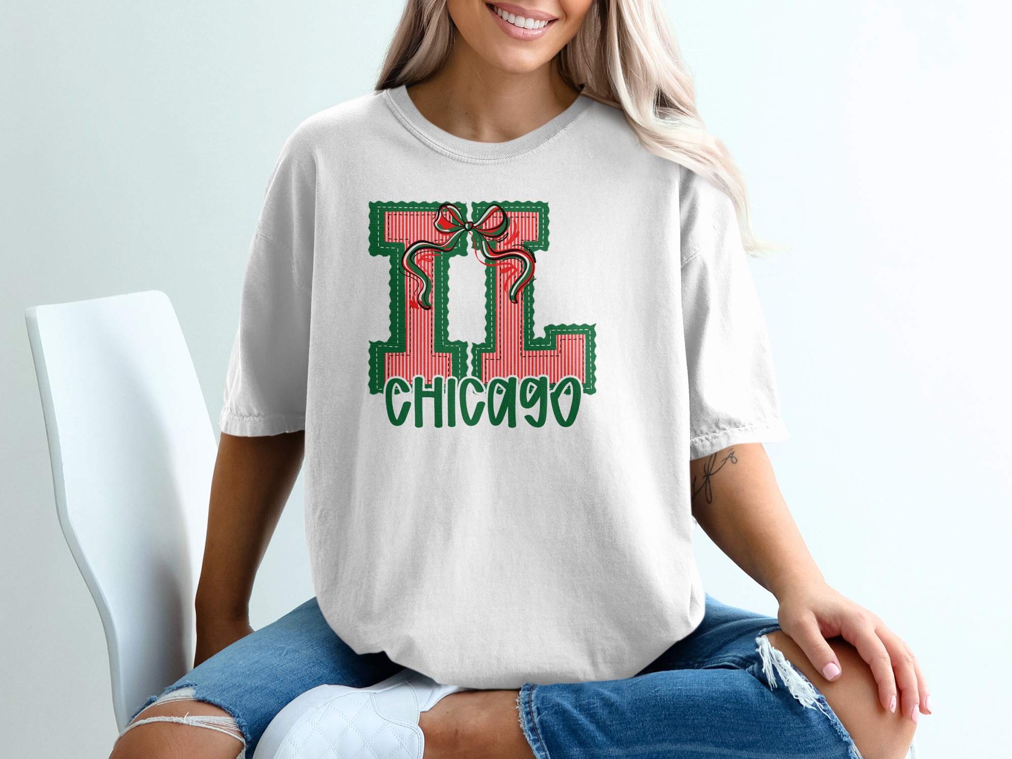 PERSONALIZED Illinois Chicago T-Shirt, ILL Festive City Tee, Holiday Gift Wrap Design, Christmas Present Apparel, Unique State Gift