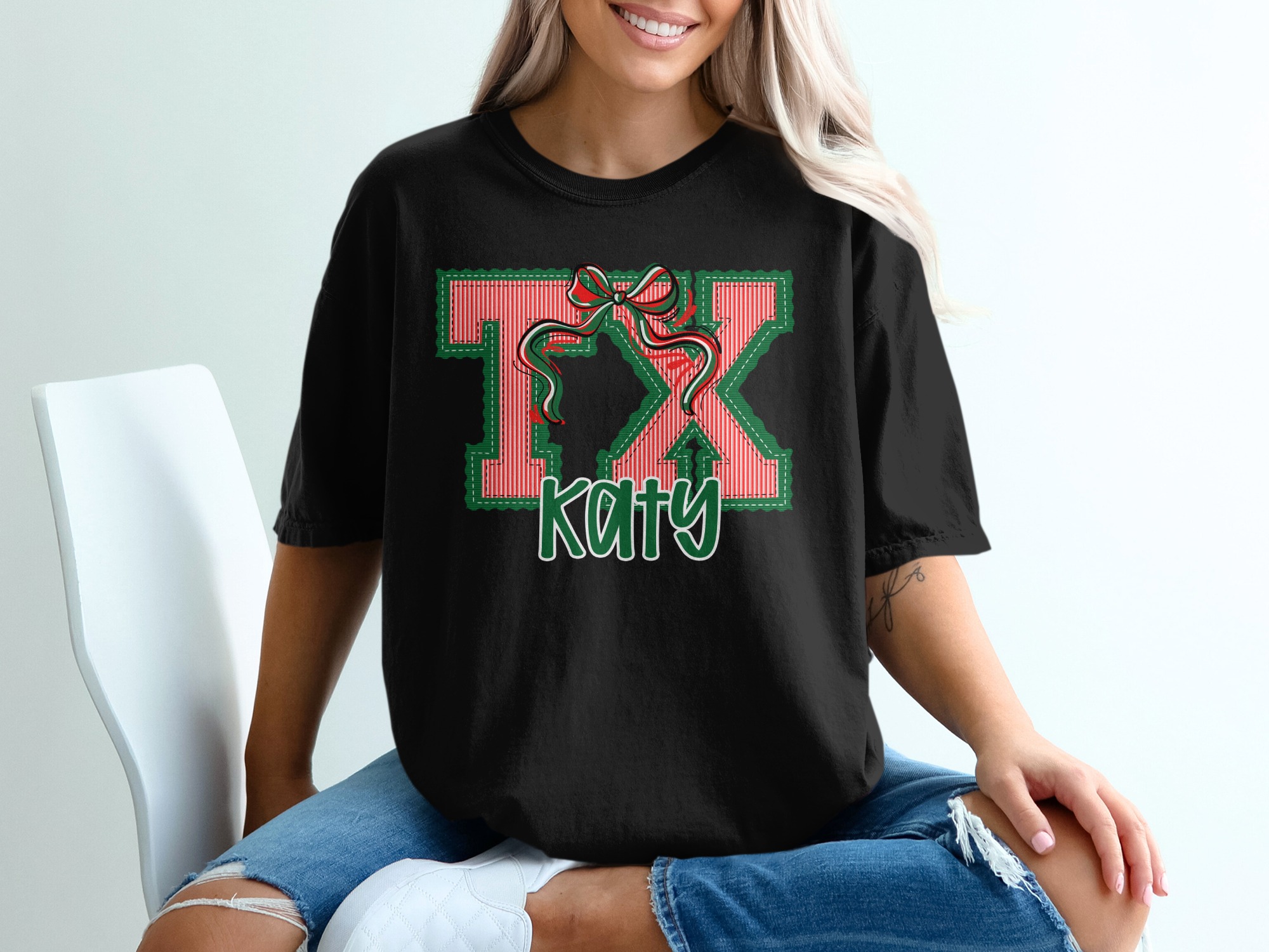 PERSONALIZED TX Katy Texas Christmas T-Shirt, Custom Name Holiday Tee, Festive Quilted Stitch Design, Red Green Bow Gift T-Shirt - Image 2