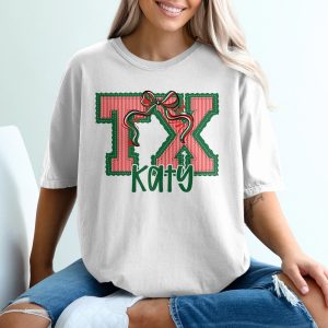 PERSONALIZED TX Katy Texas Christmas T-Shirt, Custom Name Holiday Tee, Festive Quilted Stitch Design, Red Green Bow Gift T-Shirt