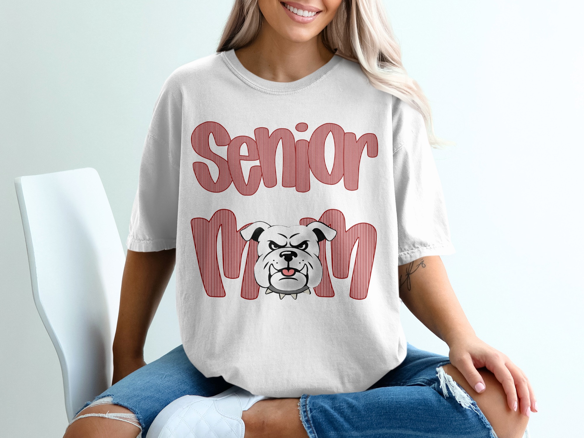 Senior Mom T-Shirt, Bulldog Mom Tee, Class of 2024 T-Shirt, College Mom Shirt, Graduation Gift, Mom T Shirt, Mom Graduation Shirt