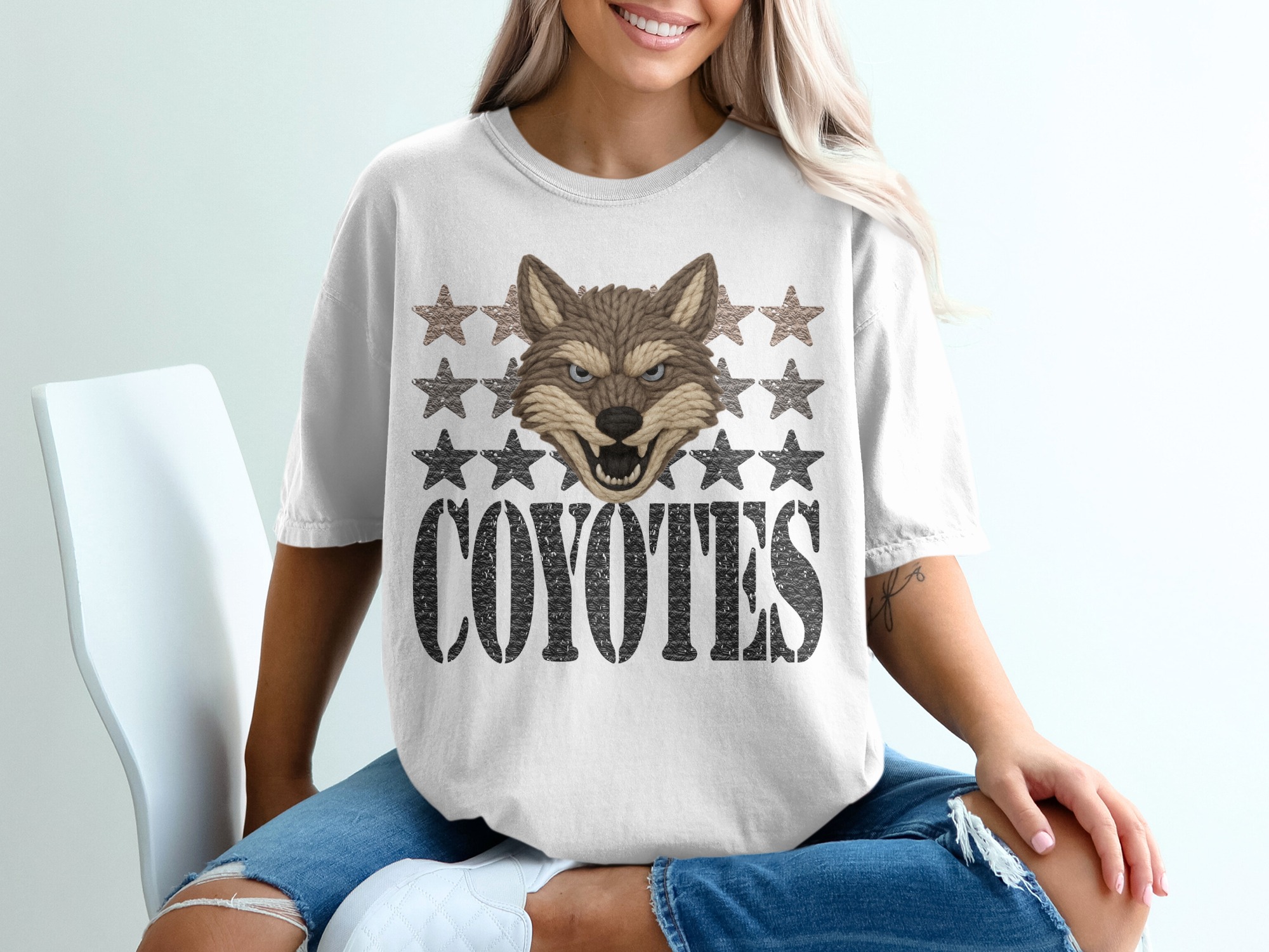 Coyote T-Shirt, Angry Wolf Tee, Star Graphic Shirt, Wild Animal Top, Unique Design Tee, Nature Lover Gift, Cool Graphic T Shirt
