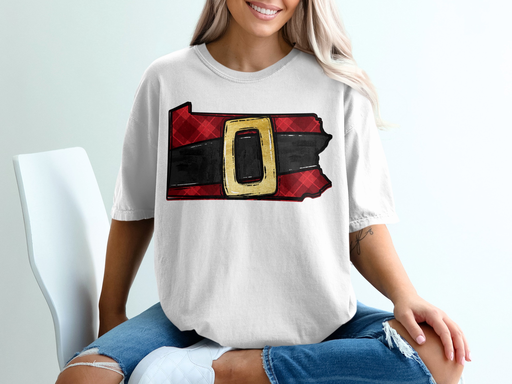 Pennsylvania Santa Belt T-Shirt, Holiday Shirt, Christmas T-Shirt, Pennsylvania Pride, Festive Top, Gift for Pennsylvanians