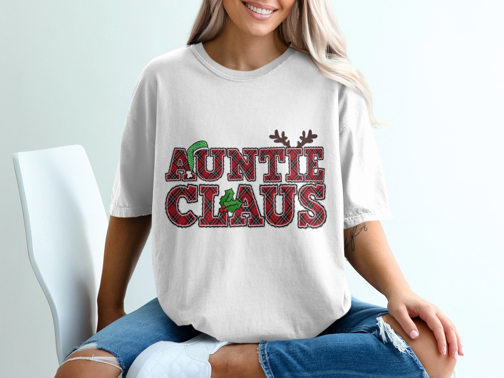 Auntie Claus T-Shirt, Christmas Aunt Shirt, Holiday T Shirt, Aunt Christmas Gift, Funny Aunt Tee, Festive Aunt Top, Aunt Claus Design
