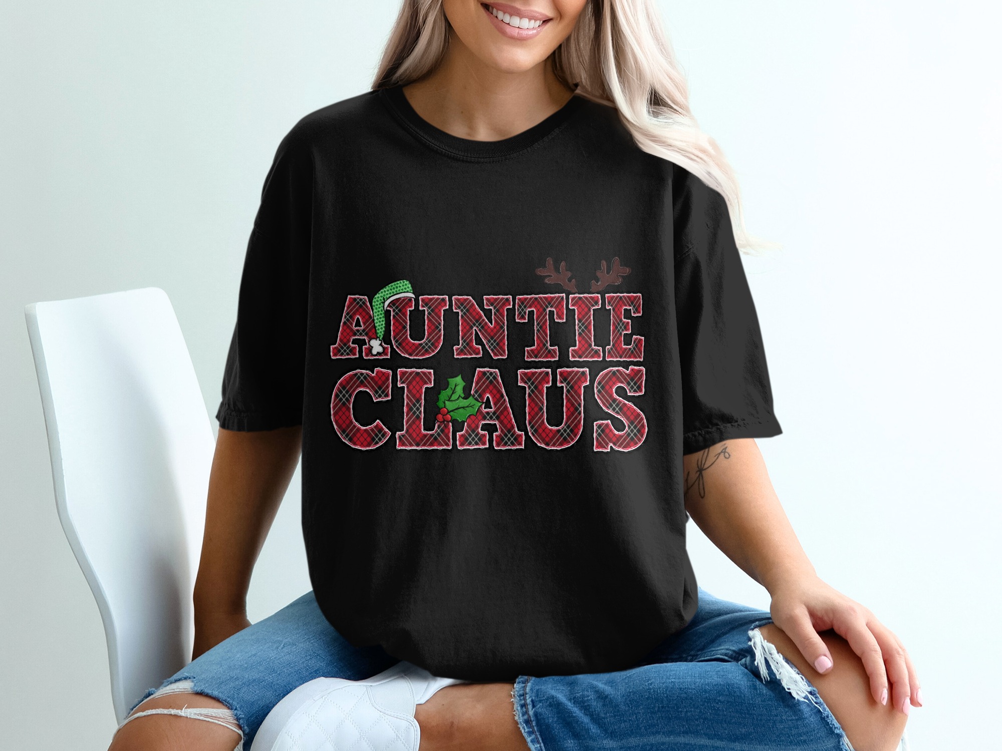 Auntie Claus T-Shirt, Christmas Aunt Shirt, Holiday T Shirt, Aunt Christmas Gift, Funny Aunt Tee, Festive Aunt Top, Aunt Claus Design - Image 2