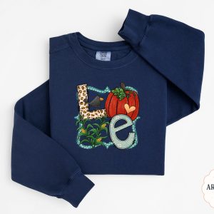 Fall Love Sweatshirt, Pumpkin Sweatshirt, Autumn Sweatshirt, Crow Sweatshirt, Thanksgiving Sweatshirt, Fall Season Apparel, Fall Lover Gift