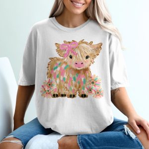 Highland Cow T-Shirt, Cute Cow Shirt, Animal Lover Gift, Farm Animal Tee, Floral Cow Top, Country Style, Trendy Cow Design