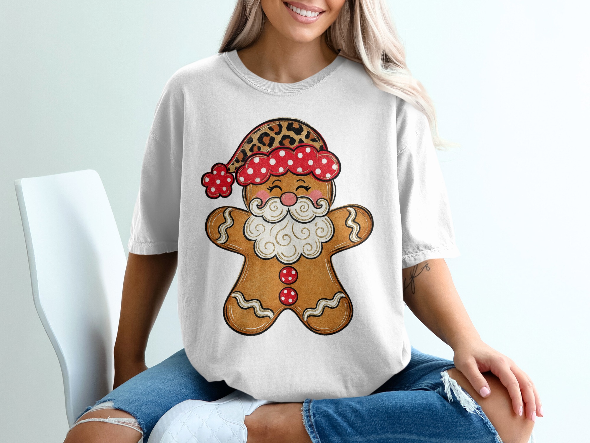 Christmas Gingerbread T-Shirt, Leopard Santa Hat Tee, Holiday Baking Shirt, Cute Cookie Apparel, Winter Festive Top, Seasonal Gift Idea