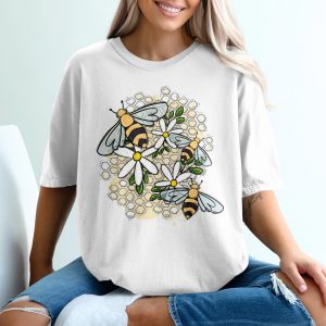 Honey Bee & Daisy Flower T-Shirt, Cute Cottagecore Nature Lover Graphic Tee, Gardener Gift, Spring Summer Apparel