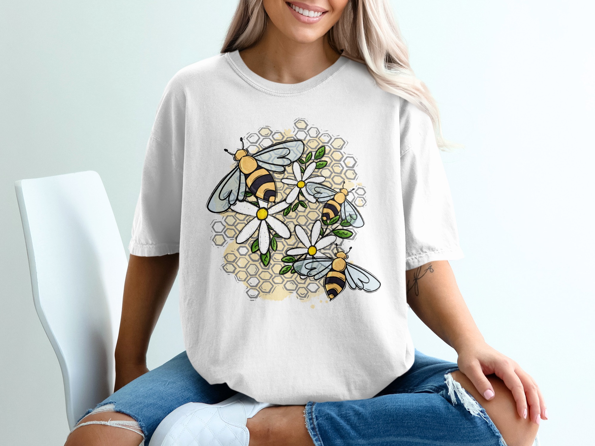 Honey Bee & Daisy Flower T-Shirt, Cute Cottagecore Nature Lover Graphic Tee, Gardener Gift, Spring Summer Apparel