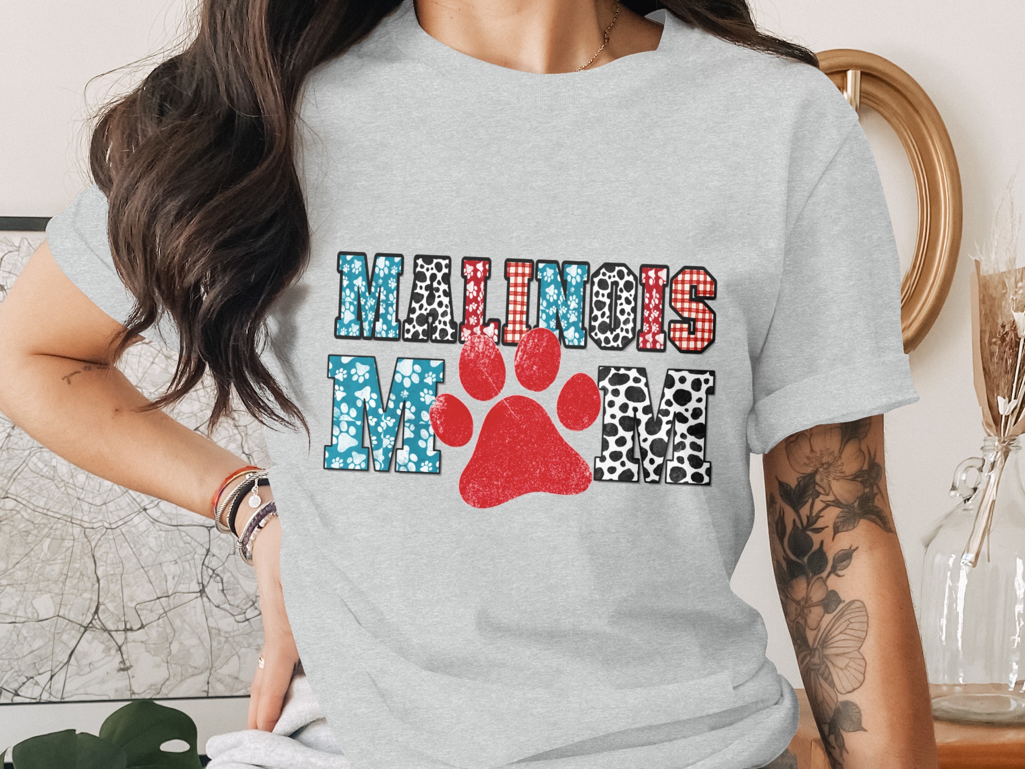 Malinois Mom T-Shirt, Distressed Paw Print Belgian Malinois Mama Tee, Dog Lover Gift for Her, Cute Pet Owner Shirt - Image 2