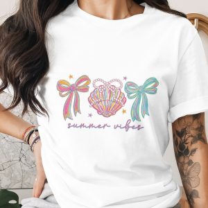 Summer Vibes Seashell T-Shirt, Coquette Bow & Faux Pearl Mermaidcore Aesthetic Tee, Pastel Girly Beach Vacation Shirt, Y2K Style Gift For