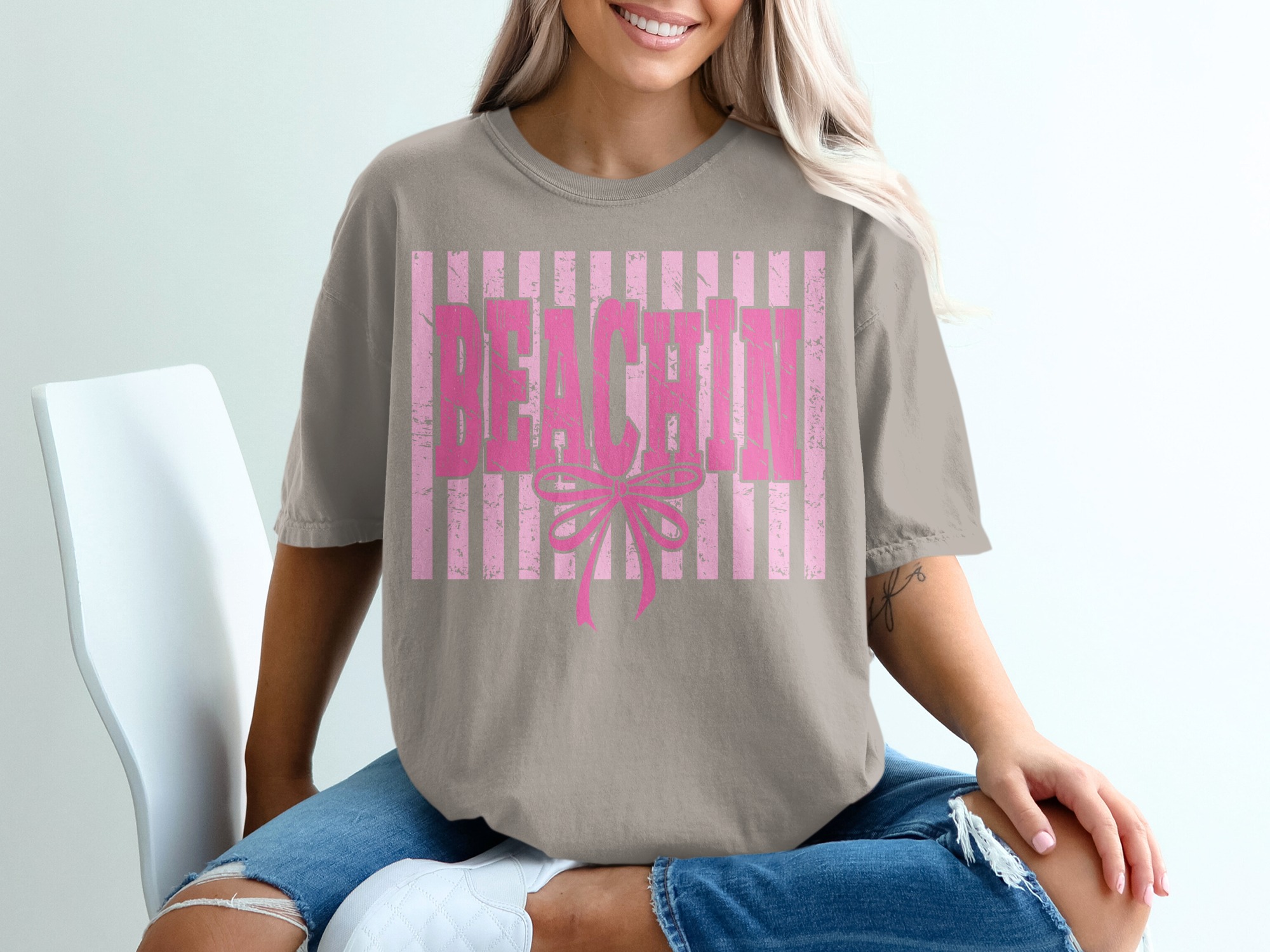Beachin' T-Shirt, Pink Bow Tee, Summer Vacation Shirt, Barbiecore Aesthetic, Coquette Beach Top, Trendy Apparel Gift - Image 11