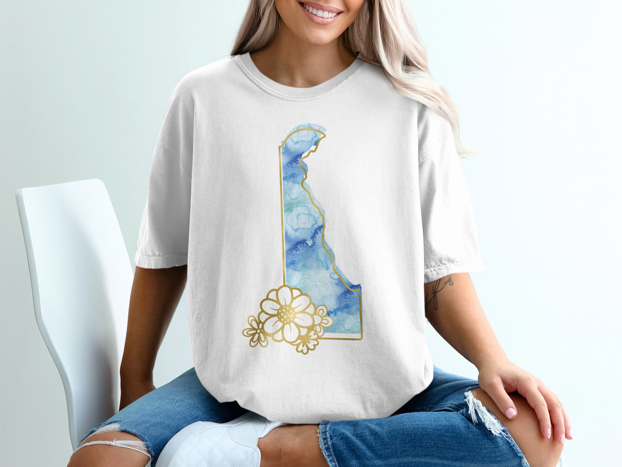 Delaware State T-Shirt | Watercolor Floral Delaware Tee with Faux Gold Outline | Coastal Boho Delaware Gift | Unique State Pride Shirt for - Image 6