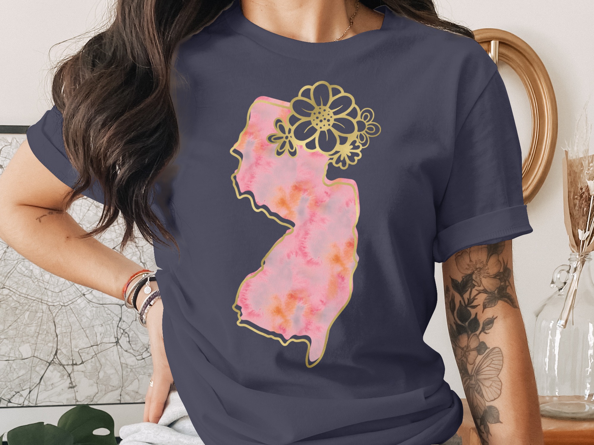 New Jersey State Outline T-Shirt, Watercolor Pink NJ Floral Faux Gold Print Tee, Aesthetic Jersey Girl Gift for Her - Image 3