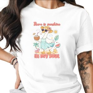 Comfort Colors® Summer Goose T-Shirt, Sunshine Soul Beach Vacation Tee, Cute Animal Positive Vibe Top for Women, Happy Graphic Gift