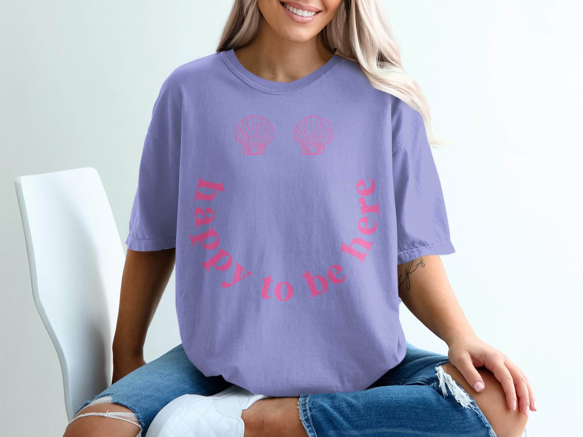 Happy To Be Here T-Shirt, Beach Smiley Face Shirt, Pink Seashell Graphic Tee, Coastal Vacation Top, Summer Aesthetic Preppy Gift For Her - Image 18