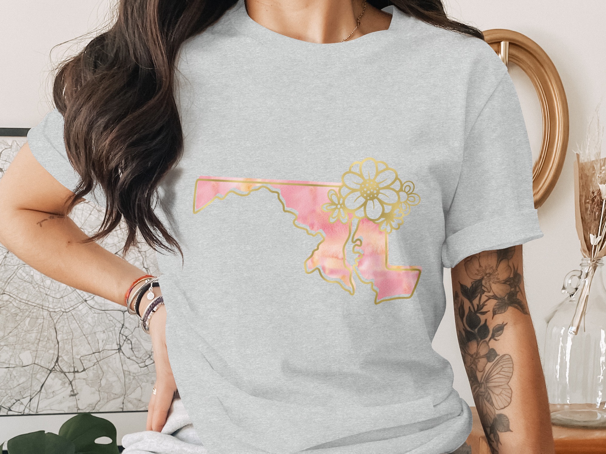 Maryland T-Shirt, Faux Gold Floral Maryland State Outline Tee, Watercolor Maryland Pride Shirt, Cute Women's Maryland Gift, Aesthetic Home - Image 2