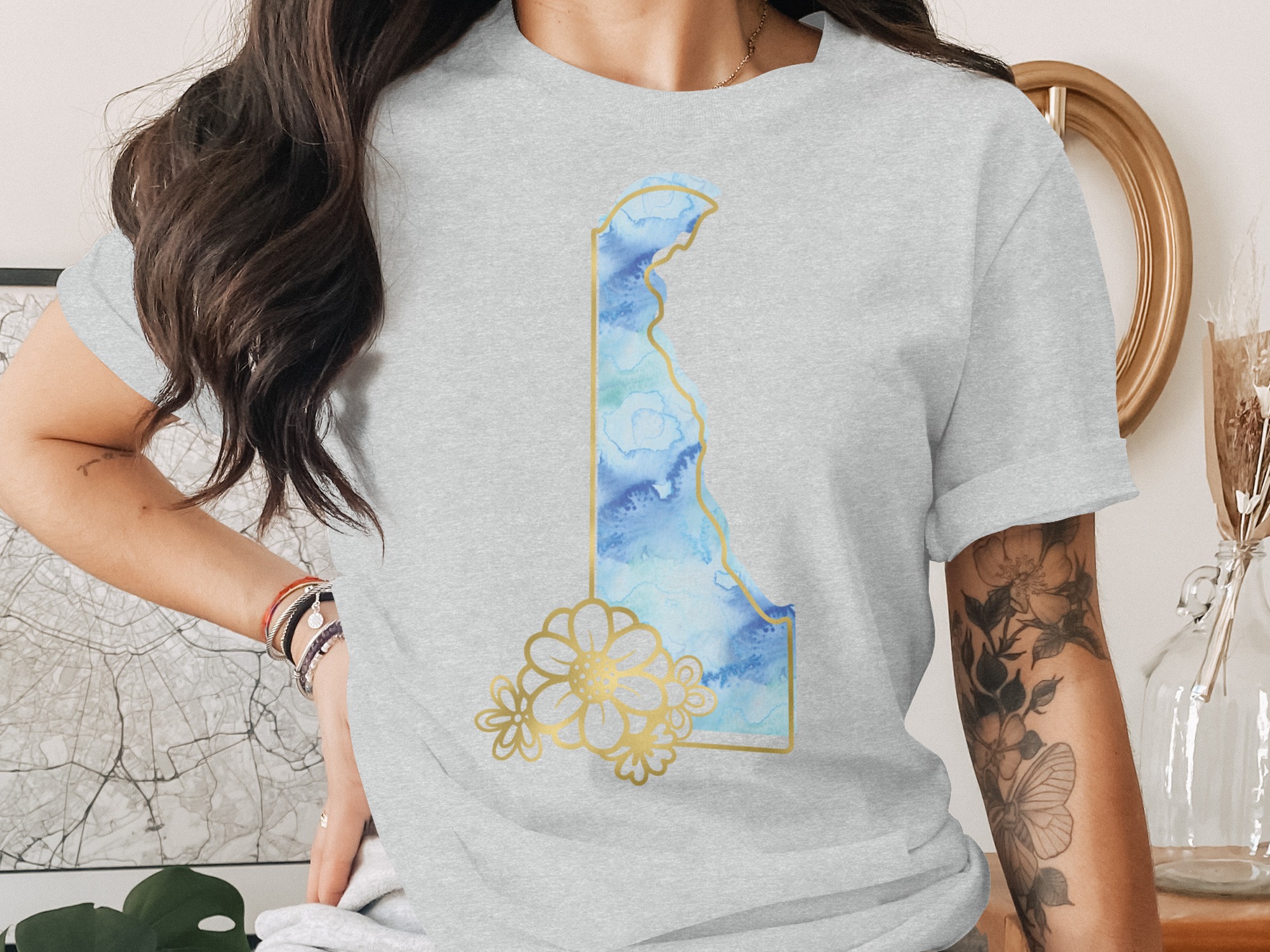 Delaware State T-Shirt | Watercolor Floral Delaware Tee with Faux Gold Outline | Coastal Boho Delaware Gift | Unique State Pride Shirt for
