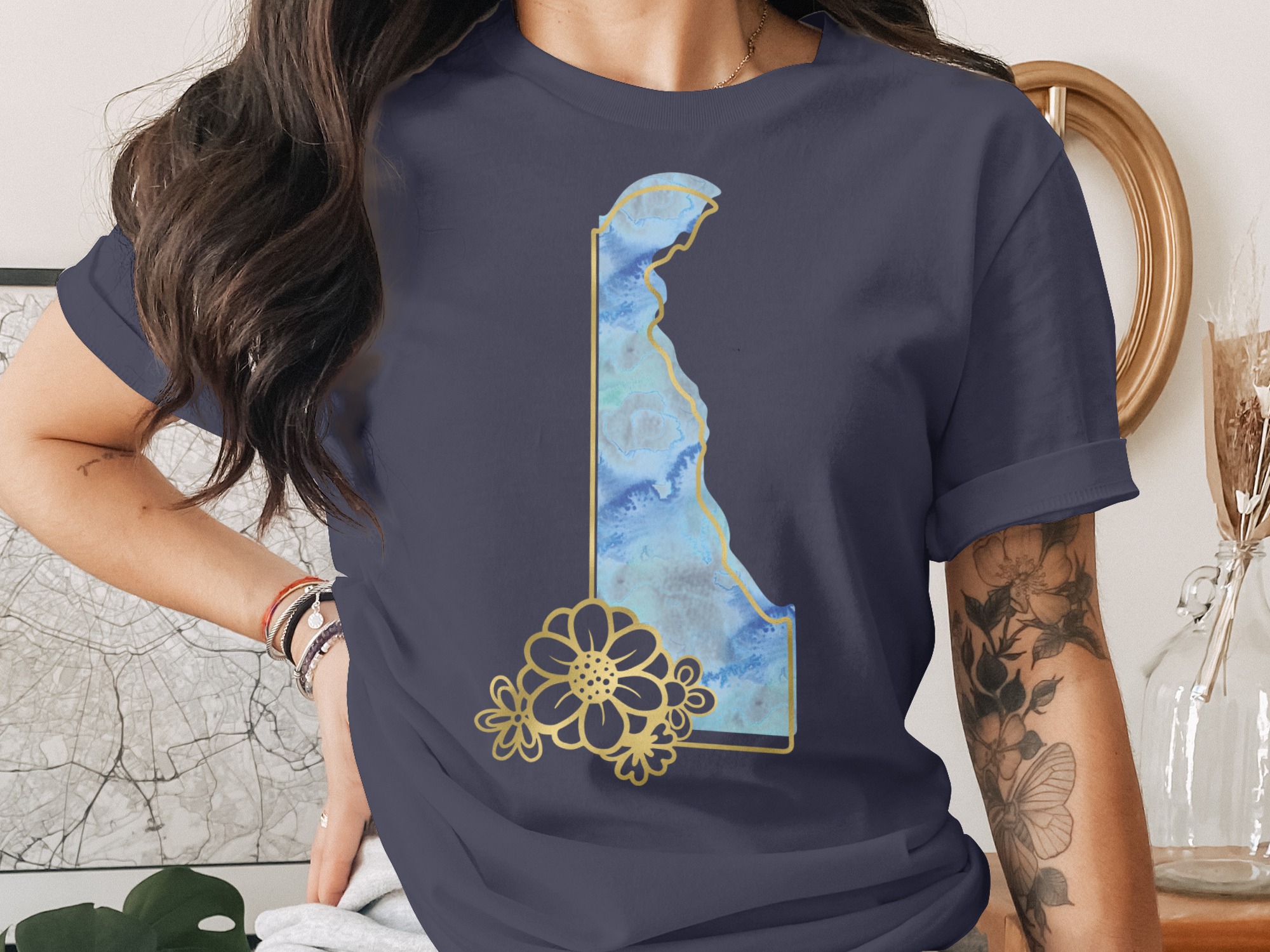 Delaware State T-Shirt | Watercolor Floral Delaware Tee with Faux Gold Outline | Coastal Boho Delaware Gift | Unique State Pride Shirt for - Image 2
