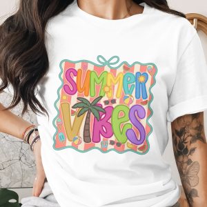 Summer Vibes T-Shirt, Cute Beach Vacation Tee, Retro Holiday Shirt, Tropical Palm Tree Sun Outfit, Fun Summer Gift for Her, Aesthetic Travel
