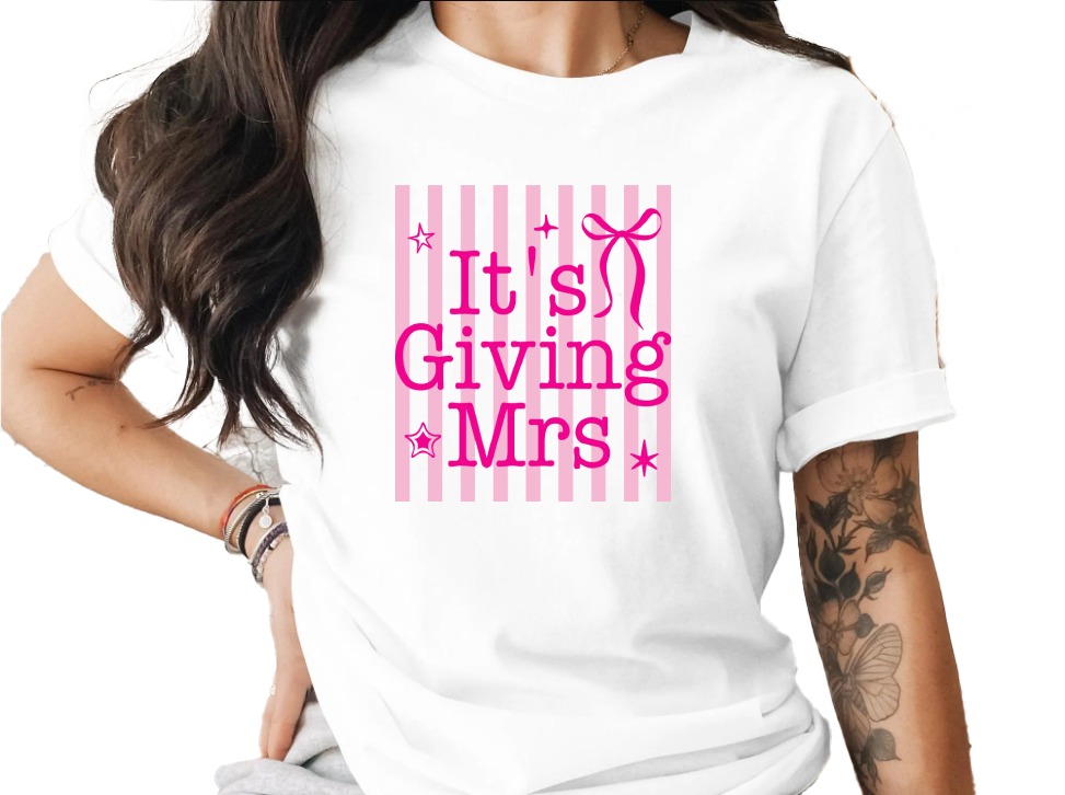 Comfort Colors® It's Giving Mrs T-Shirt, Future Mrs Shirt, Bachelorette Party Tee, Bridal Shower Gift, Engagement Party, Bride to Be Top