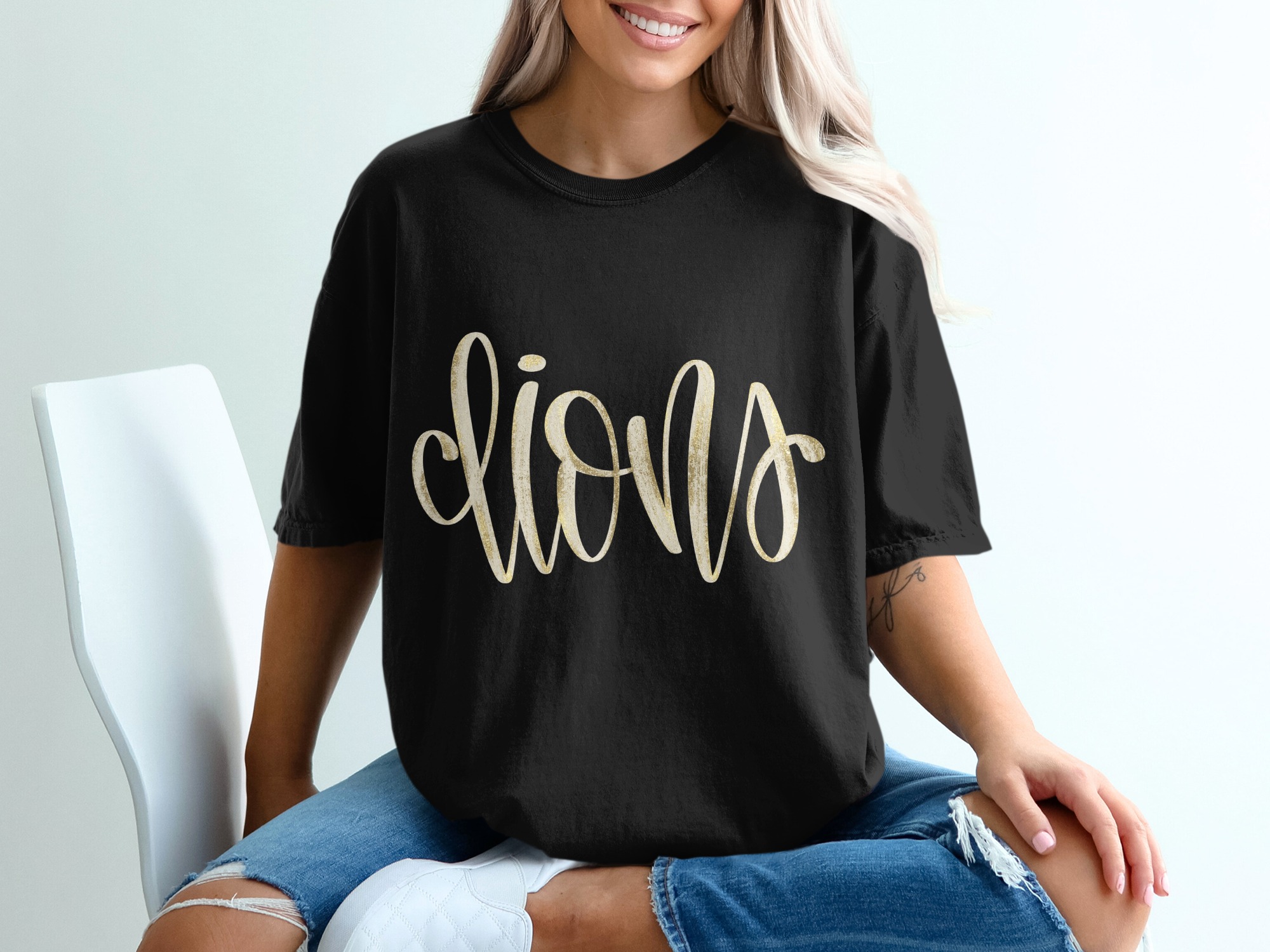 DIOUS Gold Glitter Effect T-Shirt, Elegant Script Tee for Women, Chic Glamorous Gift for Her, Stylish Design Top - Image 2
