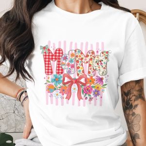Floral Mom T-Shirt, Comfort Colors® Strawberry Gingham Mom Life Tee, Whimsical Mother's Day Gift for New Mama, Cute Cottagecore Mom Shirt