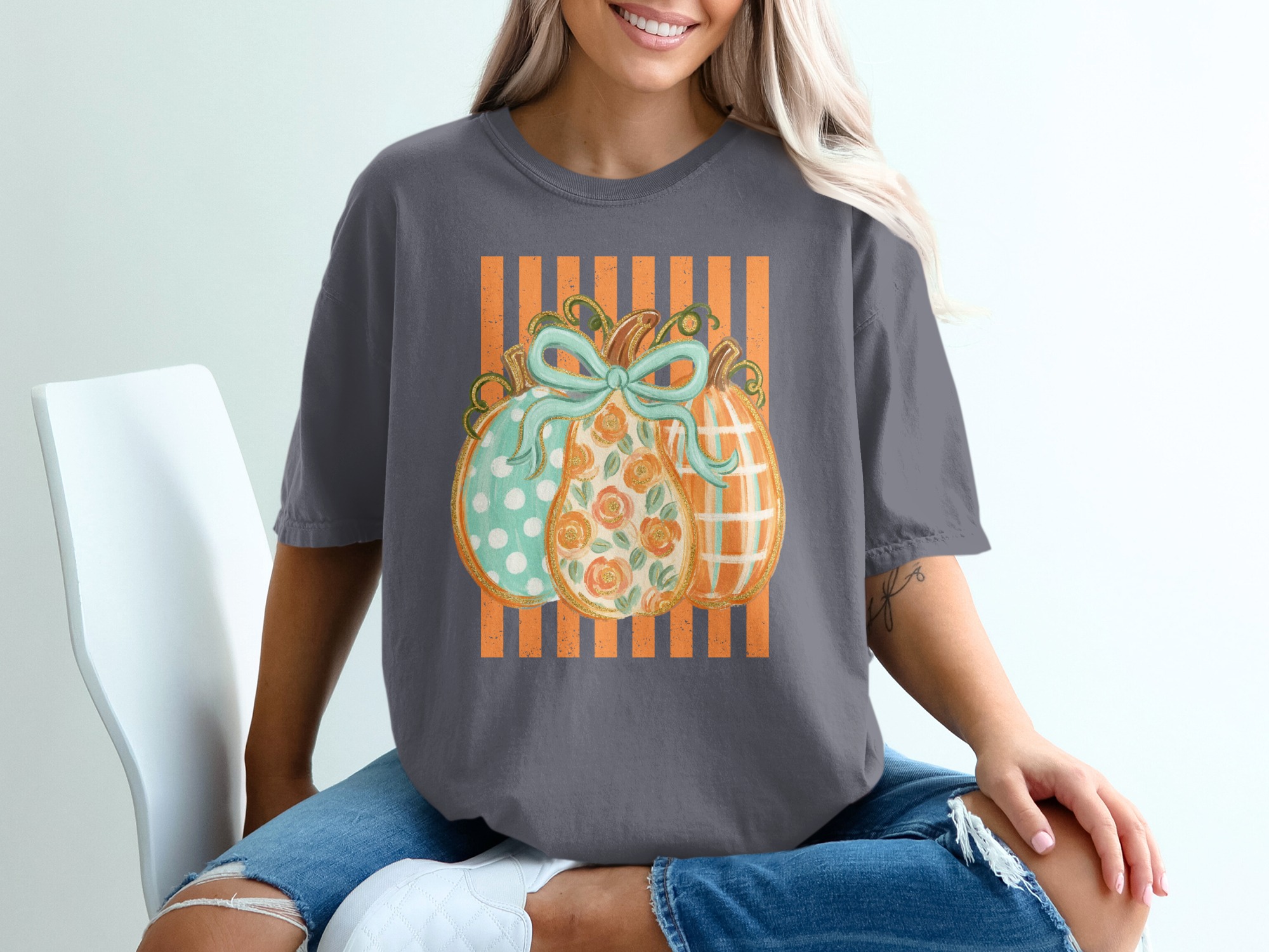 Cozy Autumn Pumpkins T-Shirt | Women's Fall Decor Graphic Tee with Faux Gold Outline & Teal Bow for Harvest Season - Image 4