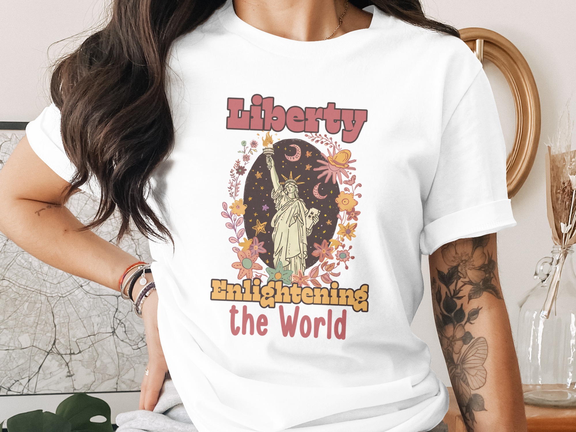 Statue of Liberty T-Shirt, Retro Freedom Shirt, Vintage Patriotic Tee, 70s Hippie Aesthetic, Enlightening the World Graphic Top, Boho
