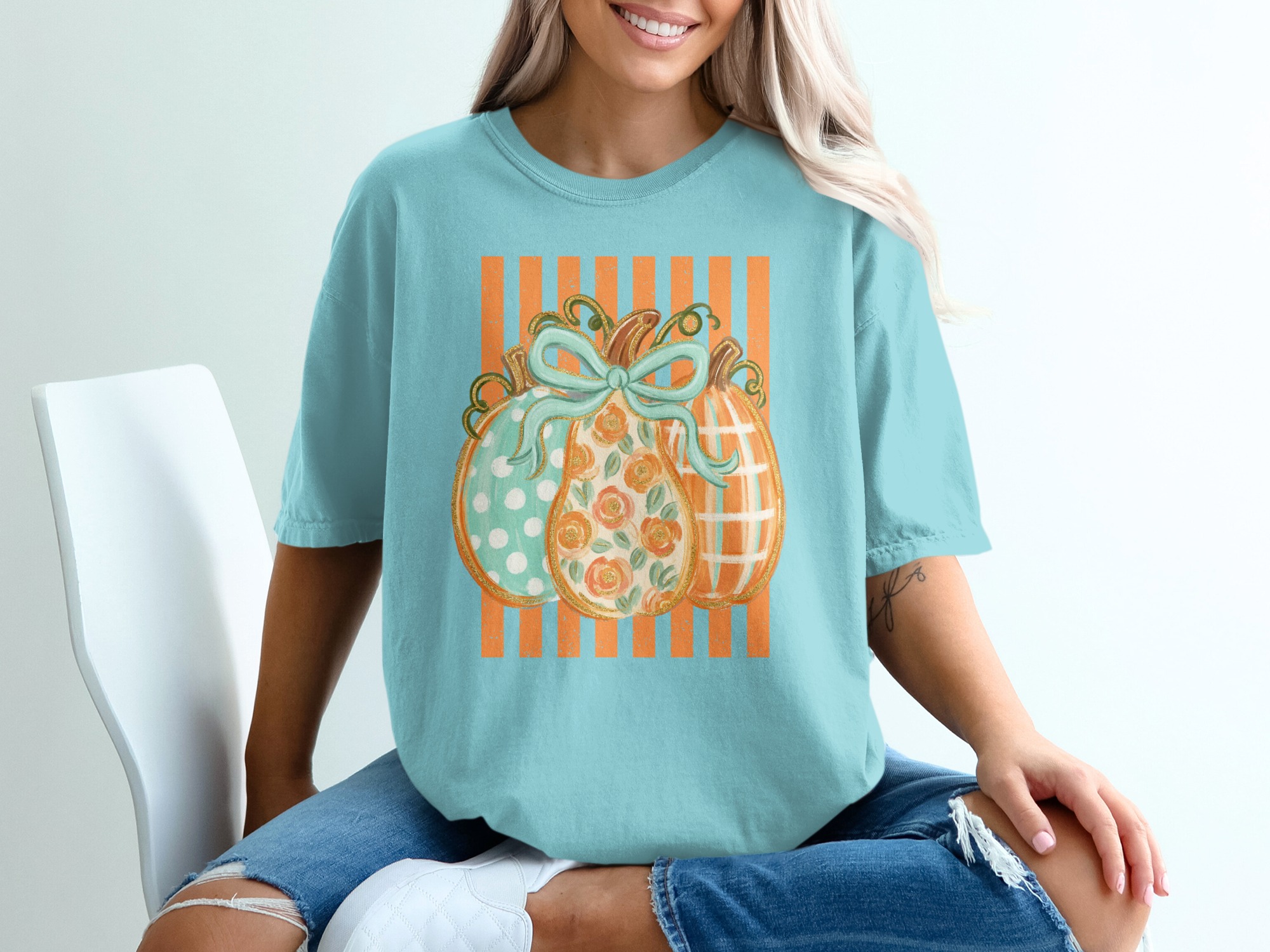 Cozy Autumn Pumpkins T-Shirt | Women's Fall Decor Graphic Tee with Faux Gold Outline & Teal Bow for Harvest Season - Image 7