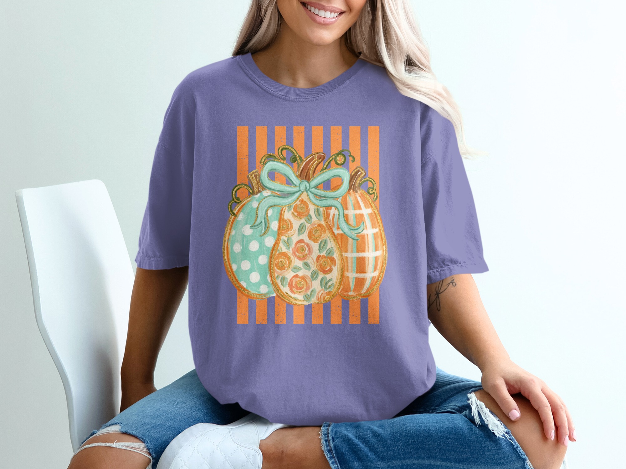Cozy Autumn Pumpkins T-Shirt | Women's Fall Decor Graphic Tee with Faux Gold Outline & Teal Bow for Harvest Season - Image 5